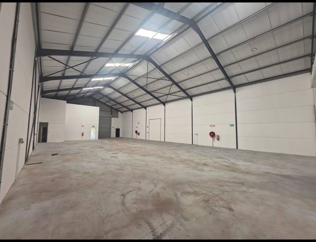 507M² WAREHOUSE TO LET IN FIRGROVE INDUSTRIAL ESTATE